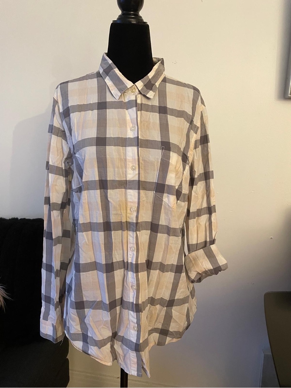 Old Navy Casual Plaid Button-Up Shirt in Cream and Gray